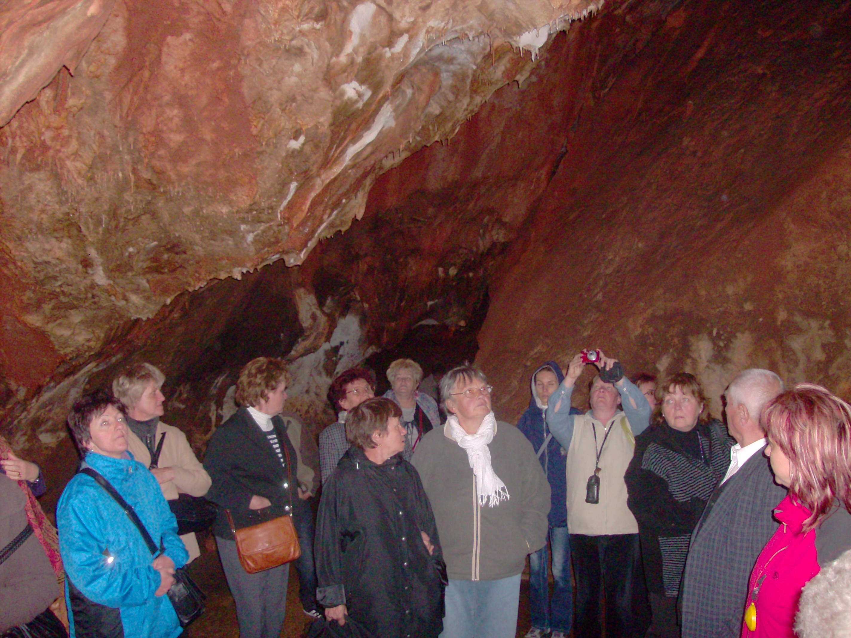 Felvidéki testvérgyülekezeti kiránduláson a gombaszögi cseppkőbarlangban